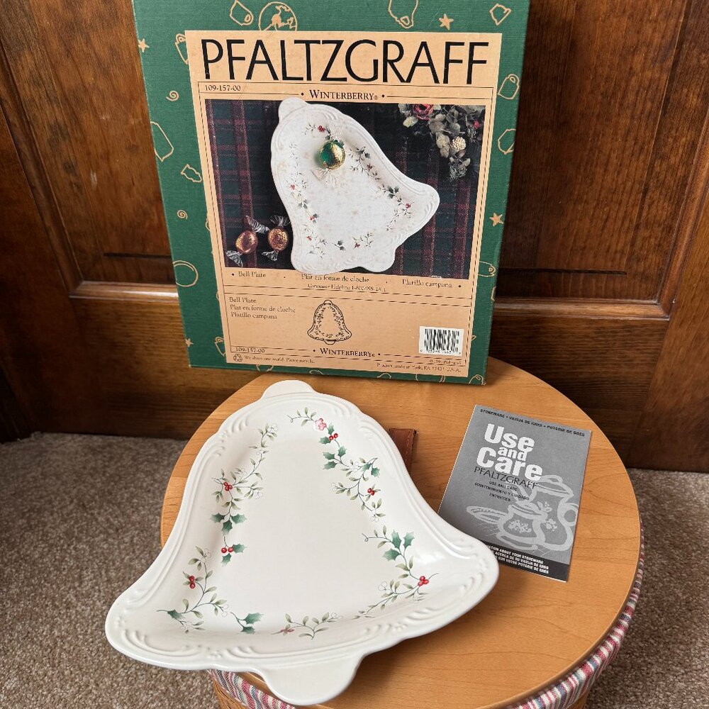 Pfaltzgraff Winterberry White w/Green Holly & Red Berries Stoneware Bell Plate